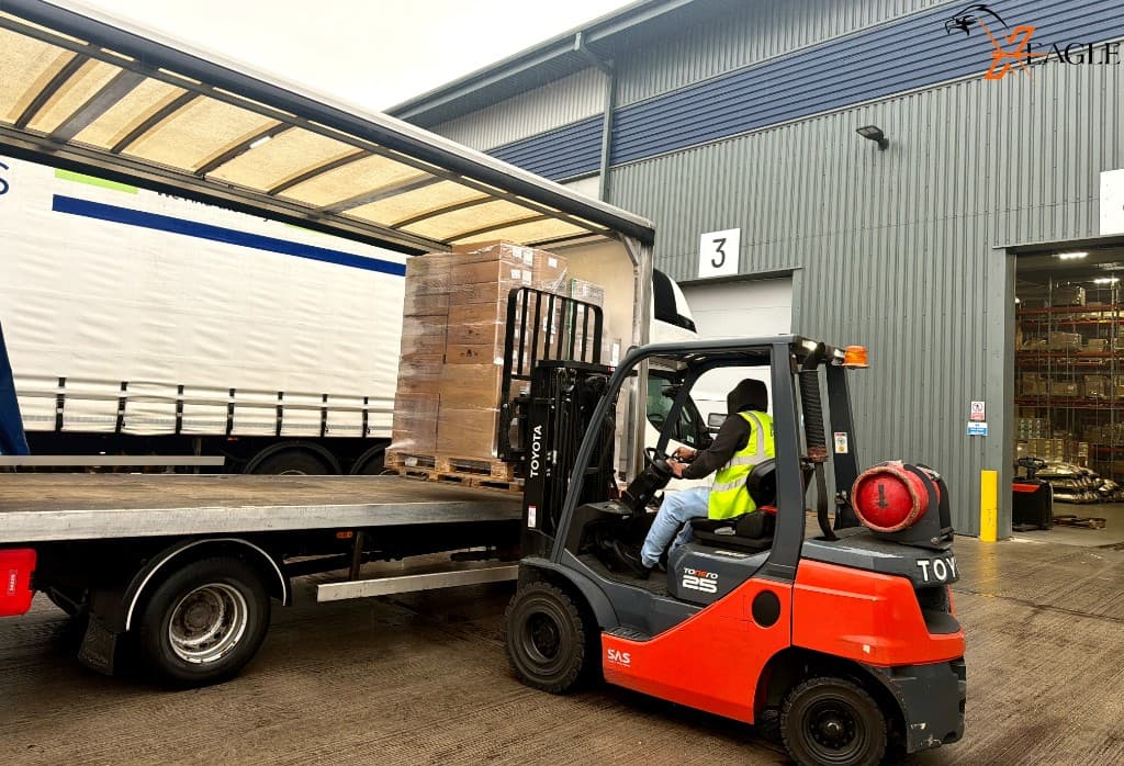 Toyota forklift loading curtain sider truck
